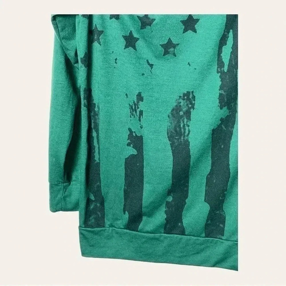 0358. UNBRANDED LONG SLEEVE DISTRESSED TOP WITH THE AMERICAN FLAG ON IT SIZE SM - Picture 8 of 10